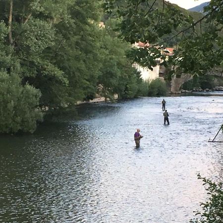 Entre l'église et la place Villa Quillan Esterno foto