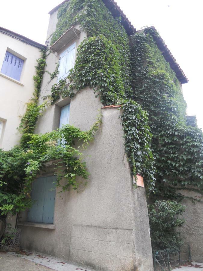 Entre l'église et la place Villa Quillan Esterno foto