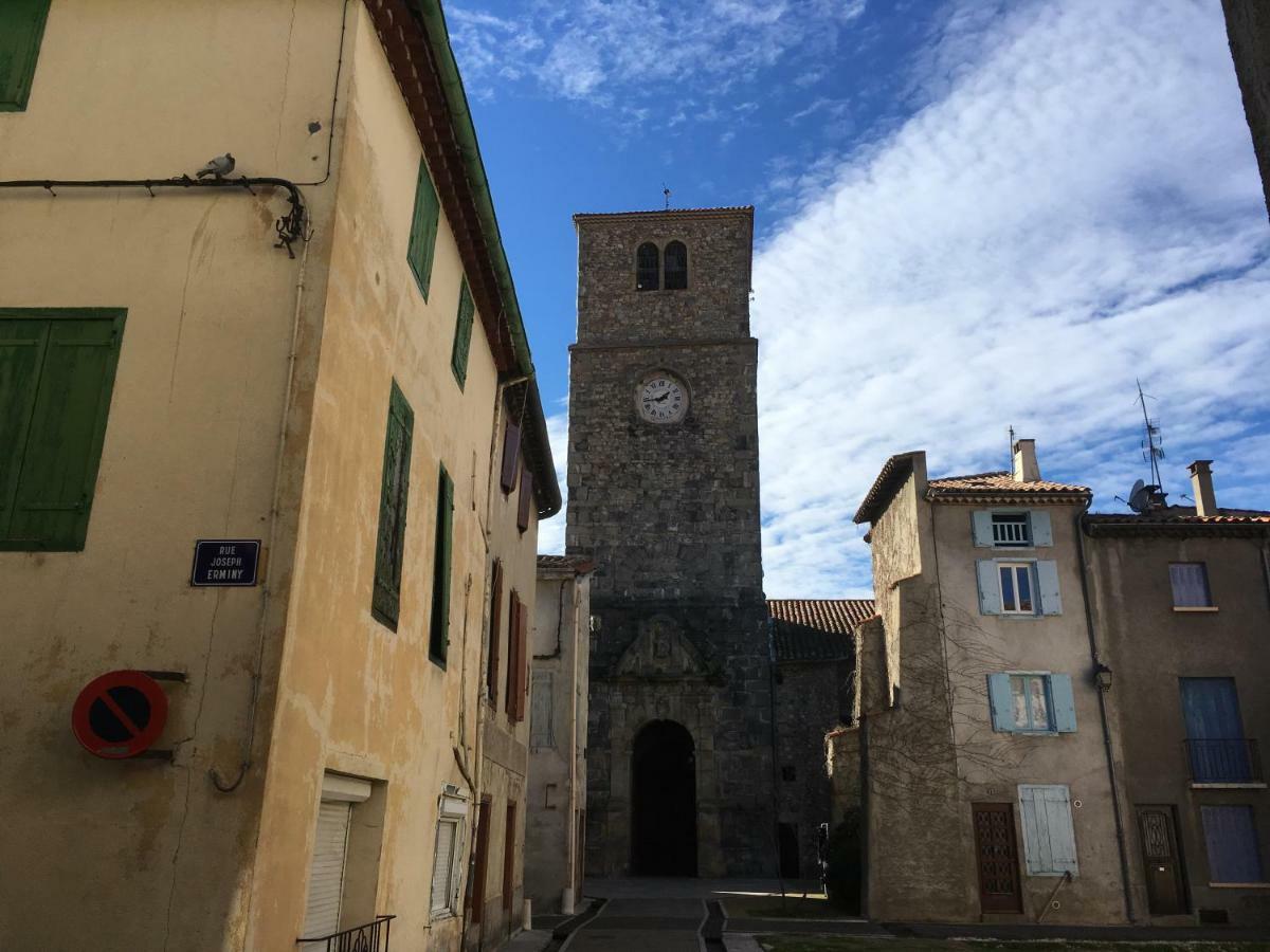 Entre l'église et la place Villa Quillan Esterno foto