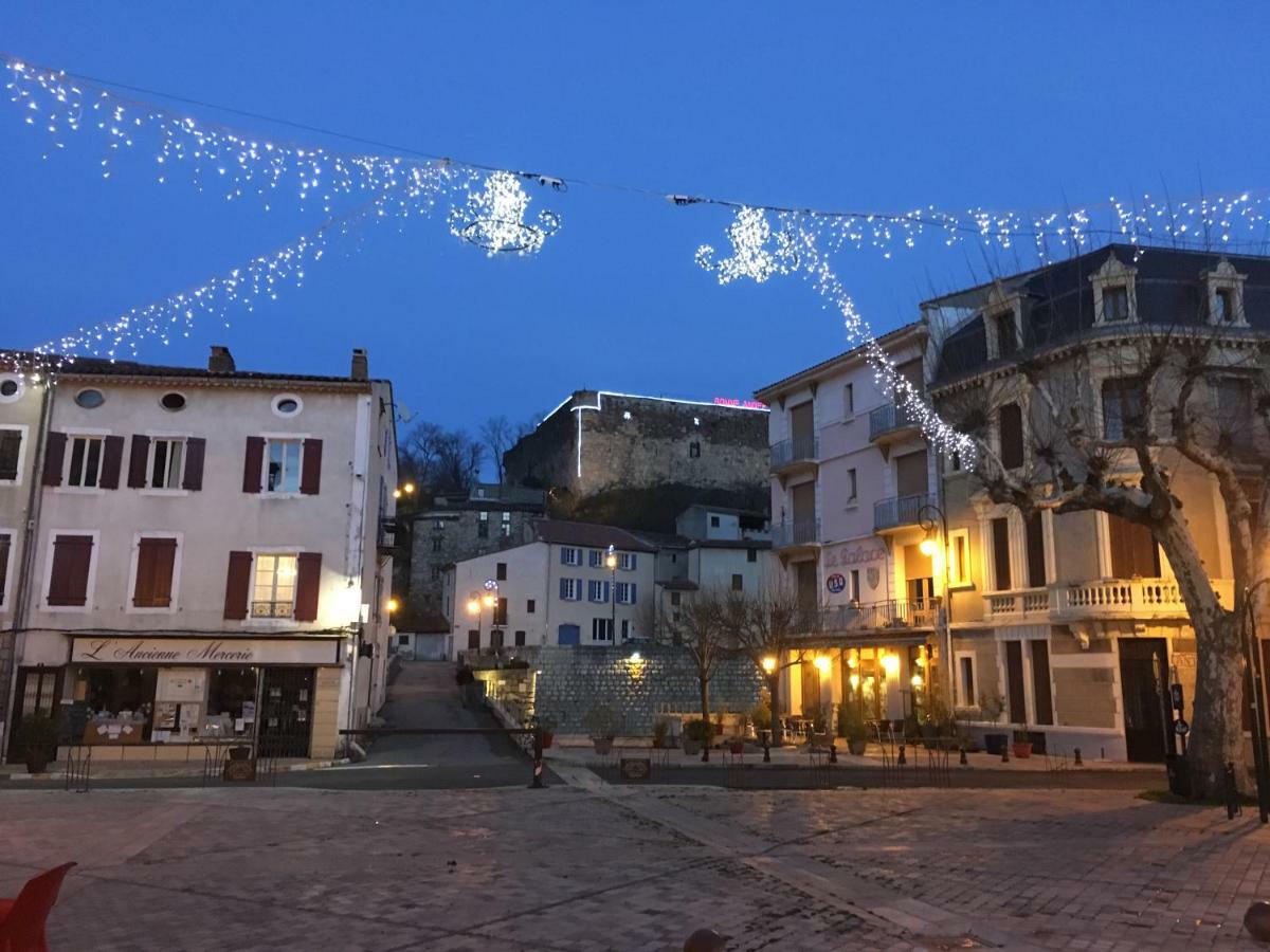 Entre l'église et la place Villa Quillan Esterno foto